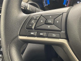 【 ステアリングスイッチ 】手元のスイッチでナビ操作が可能です。非常に便利な機能です。取り付けのナビによってはオプション設定となっております。