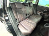 後部座席も気になるようなキズ・汚れやへたり等、大きなダメージはなく、良好な状態です。