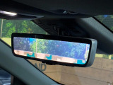 【デジタルインナーミラー】後席の大きな荷物や同乗者で後方が確認しづらい時でも安心!カメラが撮影した車両後方の映像をルームミラー内に表示。クリアな視界で状況の確認が可能です!