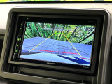 【バックカメラ】駐車時に後方がリアルタイム映像で確認できます。大型商業施設や立体駐車場での駐車時や、夜間のバック時に大活躍!運転スキルに関わらず、今や必須となった装備のひとつです!