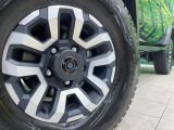 【純正18インチアルミホイール】外観にマッチした純正アルミホイールを装着しております。各種社外アルミホイールや、スタッドレスタイヤも取扱いしております。是非ご相談ください♪