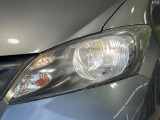 【HIDヘッドライト】非常に明るく前方を照らしてくれるので、悪天候や夜間の走行時も視界良好で安心してお乗りいただけます。