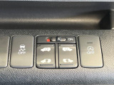 【両側パワースライドドア】スマートキーや運転席のスイッチで後席両側スライドドアの開閉が可能♪電動だから力を入れてドアを開ける必要が無く、小さなお子様でも簡単に開け閉めでき快適です♪