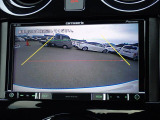 バックカメラ装備しております。駐車時に大変役に立ちますよ。駐車が苦手な方にも便利機能です。