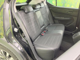 後部座席も気になる運転席シート廻りは使用感も少なく、良好な状態となっています。前オーナー様が丁寧に使っていたことがよくわかりますね。ようなキズ・汚れやへたり等、大きなダメージはなく、良好な状態です。