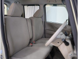 シート位置が高く広くて使いやすい室内空間です。ガラスが大きいので開放感があり、視界が良いので運転しやすいです。