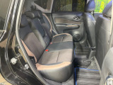後部座席も気になるようなキズ・汚れやへたり等、大きなダメージはなく、良好な状態です。