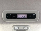 【リアオートエアコン】広い後部座席には必須の機能!風量や温度を自動で調整し前席と同様な車内環境にしてくれるリアオートエアコンを装備。夏の暑さも冬の寒さもストレスなく快適にお過ごしいただけます♪