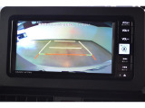 バックモニター付き。車両後方の映像がナビ画面に表示されるので、車庫入れが苦手な人も安心です。ただし、目視確認もお忘れなくお願いいたします。