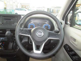 ステアリングスイッチがついています。オーディオの操作が手元でできるので便利で安心ですね♪
