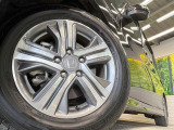 【純正16インチアルミホイール】外観にマッチした純正アルミホイールを装着しております。各種社外アルミホイールや、スタッドレスタイヤも取扱いしております。是非ご相談ください♪