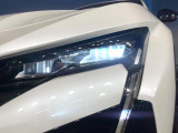 ●LEDヘッドライト:夜間走行時も良好な視界を確保し安心して運転できる高輝度LEDヘッドライトを装備!点灯速度が早く、消費電力も抑えられています。