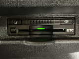 【ETC】有料道路を利用する際に料金所で停止することなく通過できる、ETC車載器(ノンストップ自動料金収受システム機器)が装備されています。セットアップを行うことで利用可能になります。