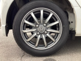 純正アルミホイールです。足元が引き立つので、車全体のイメージがアップしますよ!