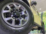 【純正15インチアルミホイール】外観にマッチした純正アルミホイールを装着しております。各種社外アルミホイールや、スタッドレスタイヤも取扱いしております。是非ご相談ください♪