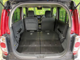 後席を格納すると、これだけの広さが!シーンに合わせたシートアレンジで、大きな荷物も積むことが出来ます♪