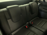 【サードシート】3列目もゆとりがあり居心地よくお過ごしいただけます。掲載箇所以外にご希望の写真がございましたらお気軽にお問い合わせ下さい。フロアマットは汚れが気になる場合は新品のご注文も承ります。