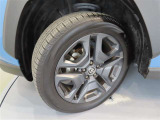タイヤサイズは235/55R19です。
