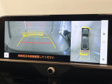 【パノラミックビューモニター】専用のカメラにより、上から見下ろしたような視点で360度クルマの周囲を確認することができます☆死角部分も確認しやすく、狭い場所での切り返しや駐車もスムーズに行えます。