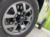【純正15インチアルミホイール】外観にマッチした純正アルミホイールを装着しております。各種社外アルミホイールや、スタッドレスタイヤも取扱いしております。是非ご相談ください♪
