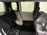 HONDA独自の機構!リアシートはチップアップ(跳ね上げ)することにより背の高い荷物も楽々積み込みすることが可能!!より空間を有効にするためにも大変便利なシートアレンジになります!!