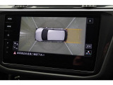 リヤビューカメラ&rdquo;Rear Asisit&rdquo;とアラウンドビューカメラ&rdquo;Area View&rdquo;。車庫入れなどバックでの駐車に便利。