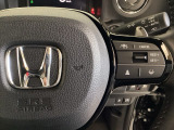 ハンドルにHondaセンシング系のクルーズコントロールやレーンキープアシストなどの操作スイッチが装備されています。ハンドルから手を離さず安全に操作できます。