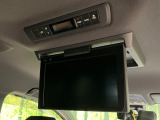 【フリップダウンモニター】大画面モニターで後席でもエンタメをお楽しみいただけます。小さなお子様にも大人気の装備です♪