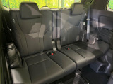 3列目シートはもちろん状態良好☆大人でもゆったりと座って頂けますので、大人数でのお出かけもラクラクです♪ご家族で、気の知れた仲間で、ドライブに行くのが楽しみですね♪