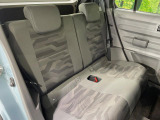 後部座席も気になるようなキズ・汚れやへたり等、大きなダメージはなく、良好な状態です。