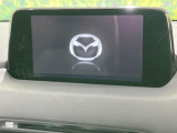【マツダコネクトナビ】車内の雰囲気にマッチした一体型タイプのナビ。各種車輌設定やBluetooth再生等、様々な機能が楽しめます。直感的なダイヤル操作が可能で、使い勝手も良好です。