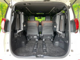 普段のお買い物や通勤、送迎等に十分な荷室スペースを確保しております。サードシートを倒すと、大きな荷物の積載も可能です♪