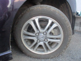 アルミホイールを装備しております。