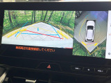 【パノラミックビューモニター】専用のカメラにより、上から見下ろしたような視点で360度クルマの周囲を確認することができます☆死角部分も確認しやすく、狭い場所での切り返しや駐車もスムーズに行えます。