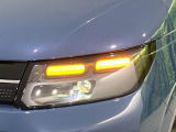 【LEDヘッドライト】悪天候や夜間走行時も良好な視界を確保し安心して運転できる高輝度LEDヘッドライトを装備!点灯速度が早く、消費電力も抑えられています。