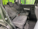 後部座席も気になるようなキズ・汚れやへたり等、大きなダメージはなく、良好な状態です。