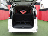 広々、開口部で大きな荷室、お荷物もたくさん載せる事が出来ます。旅行、お仕事にお役に立ちます。