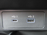 USB充電専用電源ソケットも付いています。モバイル機器などの充電専用