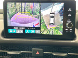 【マルチビューカメラシステム】専用のカメラにより、上から見下ろしたような視点で360度クルマの周囲を確認することができます☆死角部分も確認しやすく、狭い場所での切り返しや駐車もスムーズに行えます。