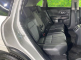 後部座席も気になるようなキズ・汚れやへたり等、大きなダメージはなく、良好な状態です。