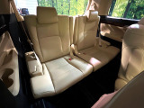3列目シートはもちろん状態良好☆大人でもゆったりと座って頂けますので、大人数でのお出かけもラクラクです♪ご家族で、気の知れた仲間で、ドライブに行くのが楽しみですね♪