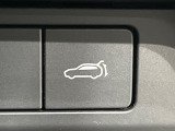 【パワーバックドア】スマートキーや運転席のボタンを押すだけでリアゲートが自動で開閉します!荷物を持っている時や、高い位置にあるバックドアを閉める際に便利な機能です♪