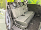 後部座席も気になる運転席シート廻りは使用感も少なく、良好な状態となっています。前オーナー様が丁寧に使っていたことがよくわかりますね。ようなキズ・汚れやへたり等、大きなダメージはなく、良好な状態です。