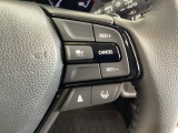 ハンドルにHondaセンシング系のクルーズコントロールやレーンキープアシストなどのスイッチが装備されています。ハンドルから手を離さず安全に操作できます。
