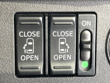 【両側パワースライドドア】スマートキーや運転席のスイッチで後席両側スライドドアの開閉が可能♪電動だから力を入れてドアを開ける必要が無く、小さなお子様でも簡単に開け閉めでき快適です♪