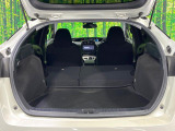 普段のお買い物や通勤、送迎等に十分な荷室スペースを確保しております。セカンドシートを倒すと、大きな荷物の積載も可能です♪