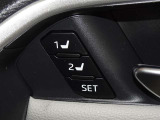 運転席のパワーシートは2名様分までメモリー機能付きです。