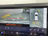 【パノラミックビューモニター】クルマを真上から見下ろした視点で駐車をサポートします!クルマの斜め後ろや真横など、いち早く障害物に気が付くことができます。