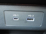 USB充電専用電源ソケットも付いています。モバイル機器などの充電専用