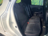 後部座席も気になるようなキズ・汚れやへたり等、大きなダメージはなく、良好な状態です。